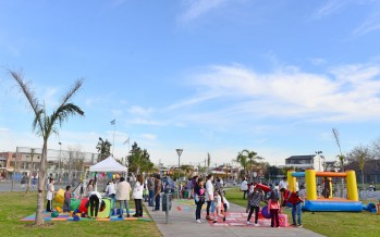 El programa ‘Jugando Conozco mis Derechos’ pasó por la Plaza Malvinas Argentinas