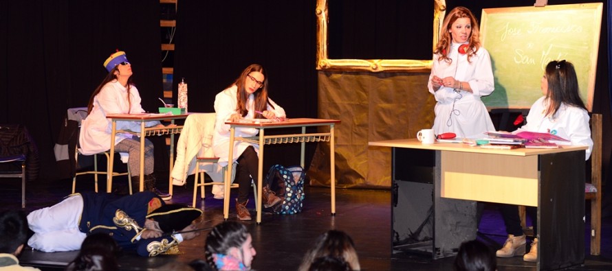 Convocatoria a escuelas y centros comunitarios para ver una obra sobre San Martín en el Teatro Martinelli