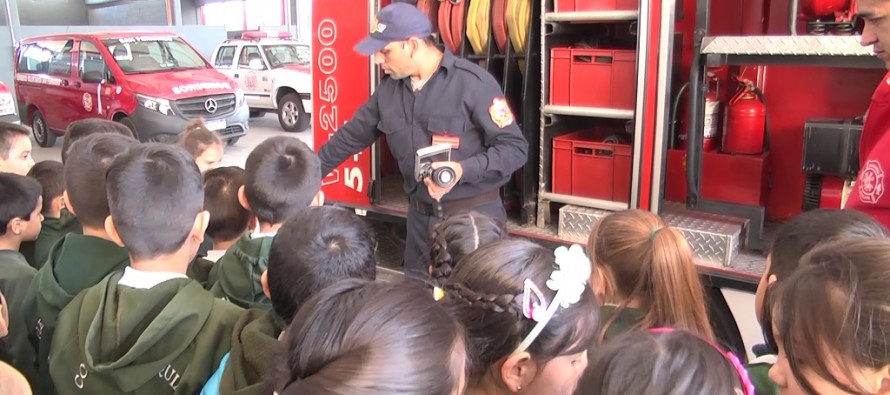 Alumnos del colegio San Pablo visitaron el nuevo Cuartel de Bomberos