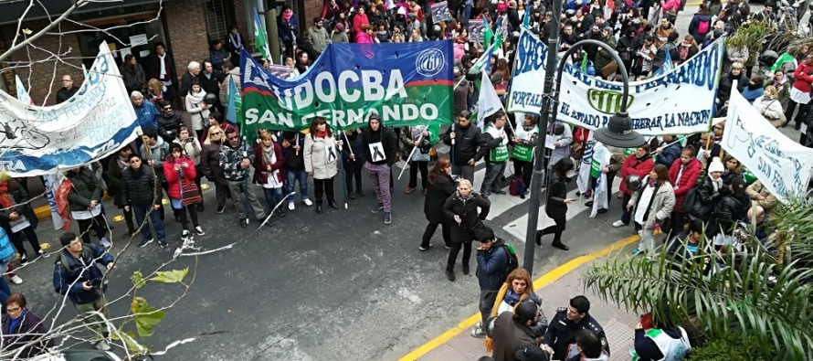 Trabajadores de la educación de nuestra ciudad marcharon por las muertes en la escuela de Moreno