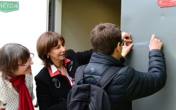 Los centros de salud cuentan con su cartelería en braille