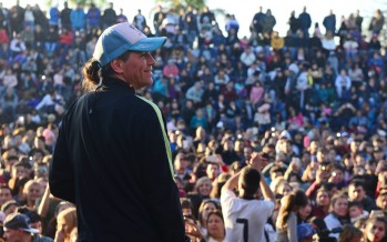 Con la visita de Pablo Lescano, se realizó el Festival Tropical en la Plaza Belgrano