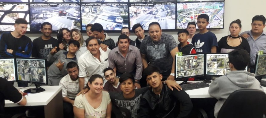 Los jóvenes de Casa de Día visitaron distintas oficinas municipales