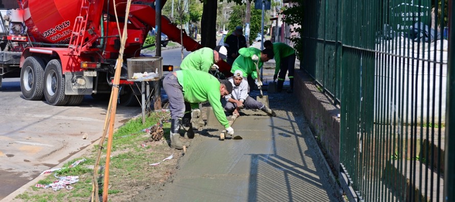Nueva vereda para el frente de la capilla San Vicente de Paul en Villa del Carmen