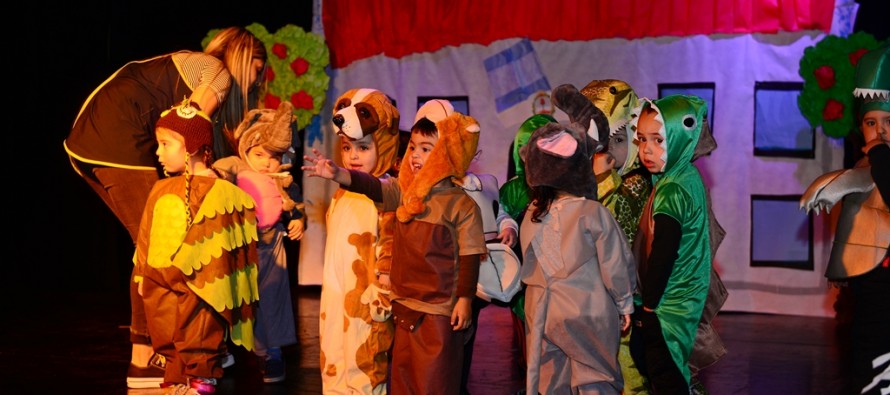 Los jardines maternales armaron una obra teatral por el Día del Maestro en el Teatro Martinelli