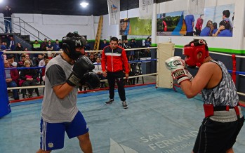 Noche de box en la Escuela Municipal de la mano de ´la Pantera´ Farías