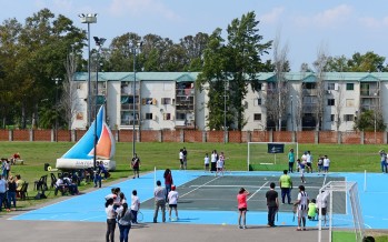 El Poli N° 1 cuenta con una nueva cancha de tenis profesional