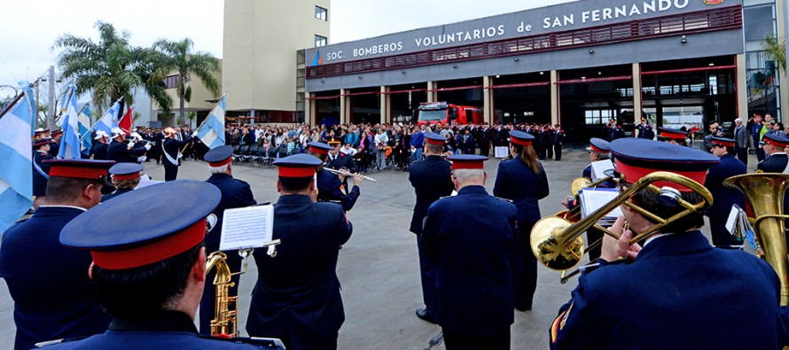 Se celebró el primer año del nuevo cuartel de Bomberos con un desfile