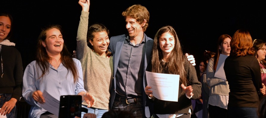 Entrega de becas de estudio a los mejores promedios de escuelas secundarias y técnicas de nuestra ciudad