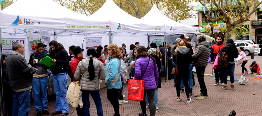 Jornada de nutrición en la Plaza del Bicentenario por el Mes de la Alimentación