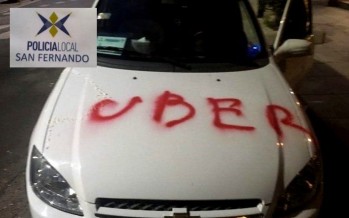 Virreyes: Detuvieron a dos personas que pintaron un vehículo con aerosol con la palabra ‘Uber’