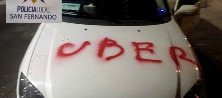 Virreyes: Detuvieron a dos personas que pintaron un vehículo con aerosol con la palabra ‘Uber’