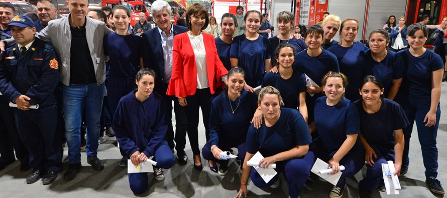 Egresó la primera Brigada Femenina de los Bomberos Voluntarios de nuestra ciudad