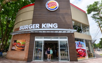 Abrió sus puertas el primer local de Burger King en la esquina de Libertador y Del Arca