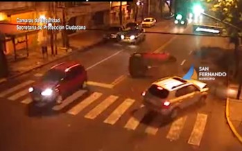 Fuerte choque y vuelco en Perón y Martín Rodríguez