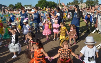 Desfile de carrozas de los jardines maternales de nuestra ciudad