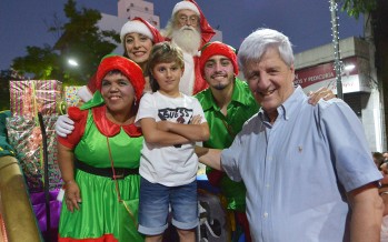 Vecinos de Victoria participaron del segundo desfile navideño