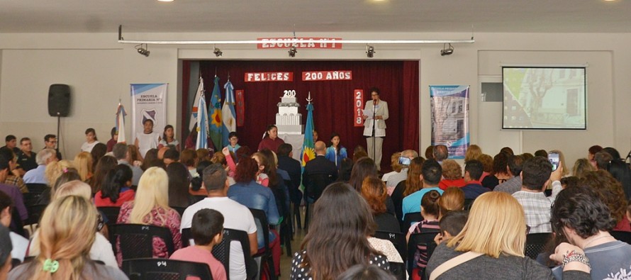 La Escuela N° 1 celebró su cumpleaños 200