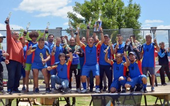 Jugadores de la Liga Municipal de Fútbol para Veteranos recibieron sus trofeos