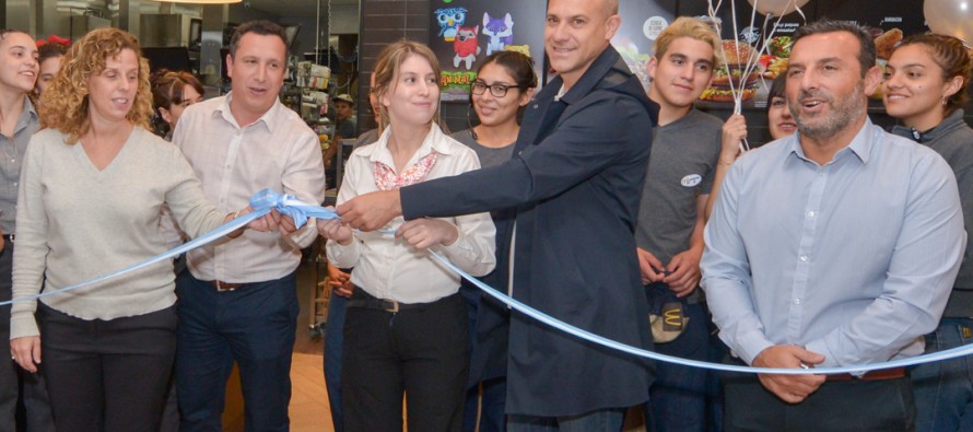 Se inauguró el renovado local de Mc Donald´s de Victoria