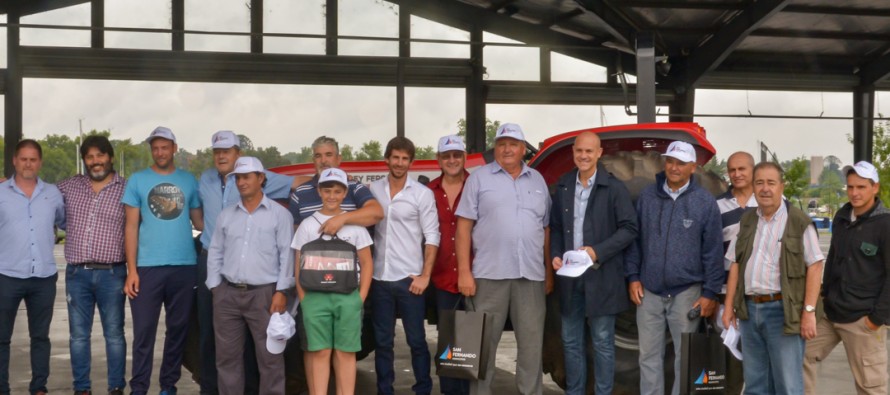 Productores del Delta recibieron un tractor y herramientas para el desarrollo del mimbre