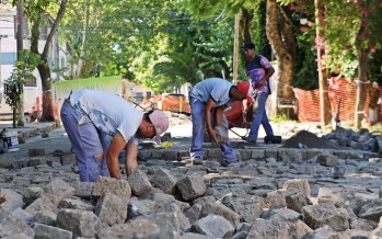 Reparación del adoquinado de la calle San Ginés desde Alvear hasta Colón