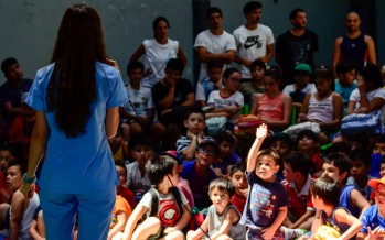 Taller sobre hábitos alimentarios saludables en la colonia de verano del Poli 6