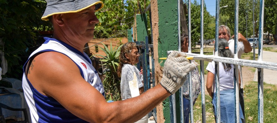 Conexión a la red cloacal, iluminación y renovación de veredas en el barrio La Esperanza
