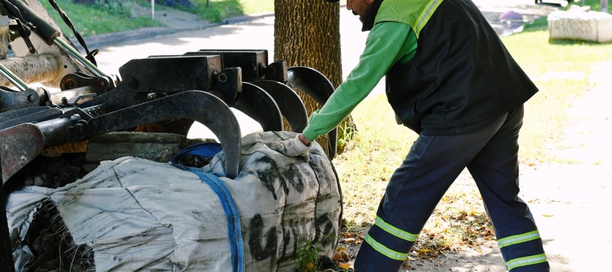 Remoción de bolsones de escombros en el barrio Villa Federal