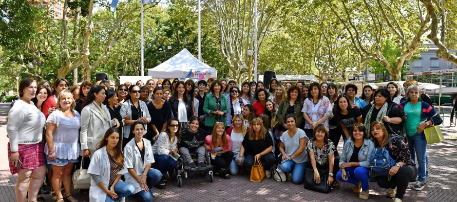 Se realizó una jornada de información y reflexión en plaza Mitre por el 8M
