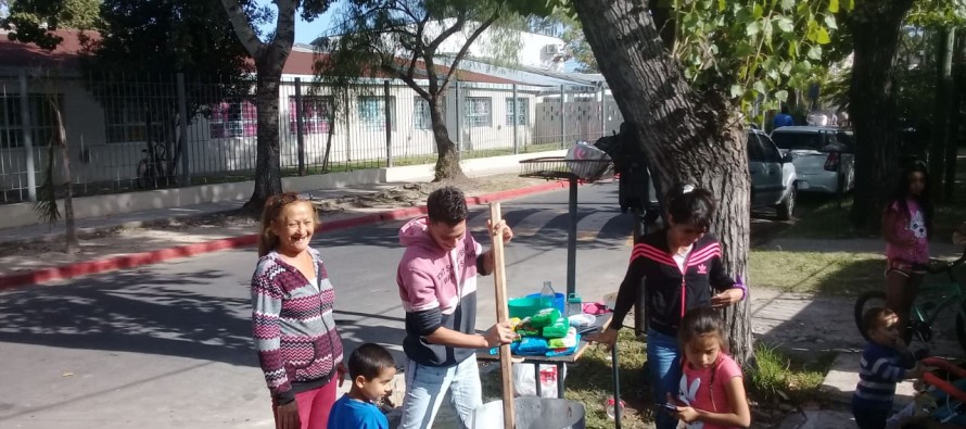 Escuela 3: padres y vecinos armaron una olla popular porque hace ocho meses que el establecimiento no tiene gas
