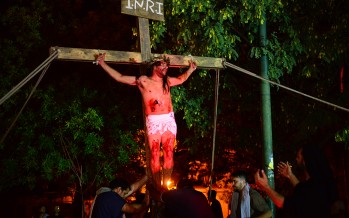 Mañana se conmemorará el tradicional Vía Crucis en la Plaza Carlos Gardel