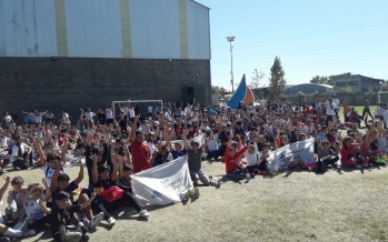 Encuentro de las escuelas municipales de fútbol y hockey en el Poli N° 1