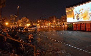 El ‘Cine en los Barrios’ pasó por la Plaza Carlos Gardel