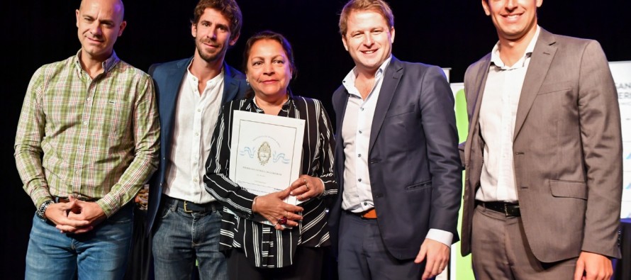 En el Teatro Martinelli se entregaron 171 escrituras de viviendas a familias de nuestra ciudad