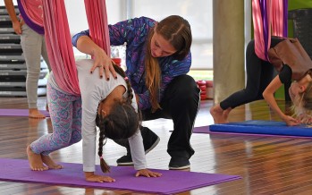 El Poli N° 10 ahora ofrece yoga, aero yoga y tela infantil
