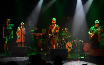 Jorge Araujo y su banda se presentaron en el Teatro Martinelli