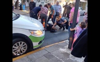 Buscan testigos que puedan aportar información sobre un vehículo que atropelló a una mujer en Perón y Alsina