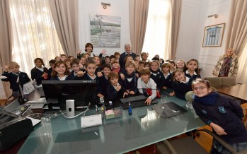 Alumnos del Colegio Santa Trinidad visitaron dependencias municipales