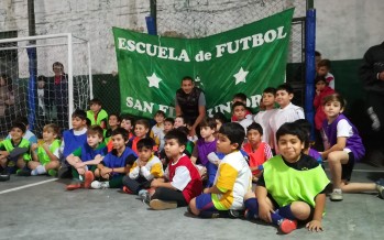 El Chino Luna visitó la Escuela de Fútbol del San Fernando Juniors