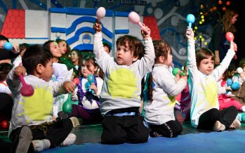 Los jardines maternales municipales celebraron el 9 de Julio en el Teatro Martinelli