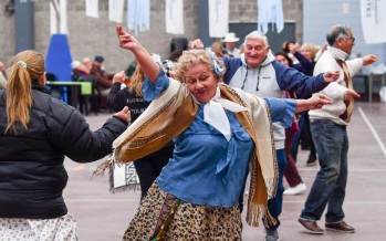Baile de la tercera edad en el Poli N° 1