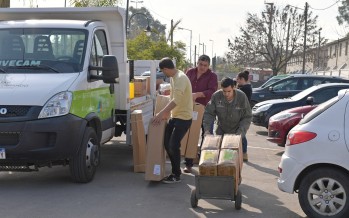 Entrega de ventiladores y materiales de limpieza a la Escuela N° 28