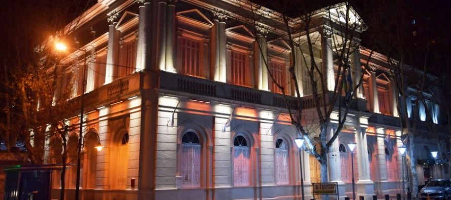 La municipalidad se iluminó de naranja en el marco de la jornada nacional de concientización sobre Trastorno del Déficit Atencional