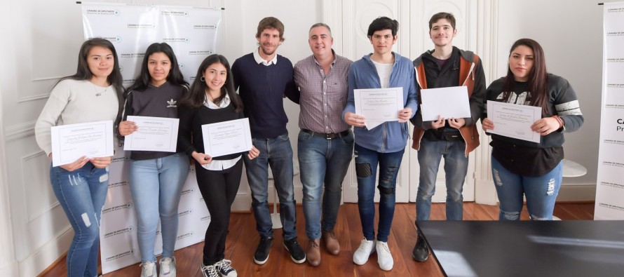 Becas a alumnos destacados de nuestra ciudad