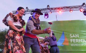Se realizó la 23° Fiesta del Litoral en la plaza Carlos Gardel