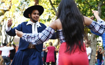 En Plaza Dorrego se vivió una peña folclórica a cielo abierto