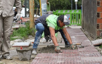 Nuevas veredas y dársenas de estacionamiento en la calle Carlos Casares del barrio Fate