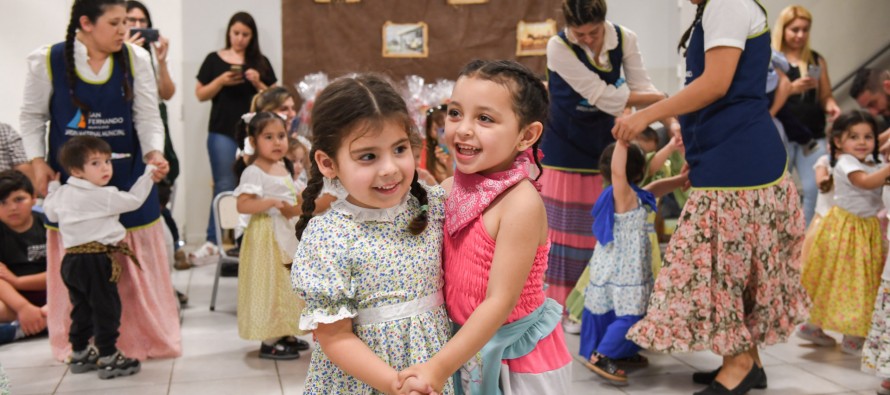 Los jardines maternales municipales festejaron el Día de la Tradición en Don Mariano