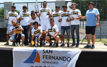 Los jugadores de la Liga Municipal de Fútbol para Veteranos recibieron sus trofeos en un acto realizado en el Poli 2
